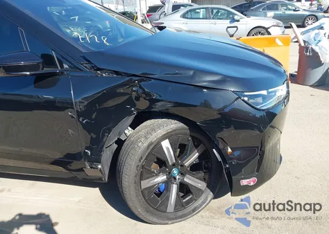 2025 BMW Ix xDrive50 из США, поврежденный, VIN WB523CF00SCS07882